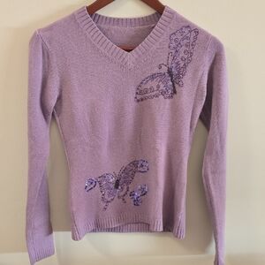 Chic Lavender V-Neck Sweater with Butterfly Accents